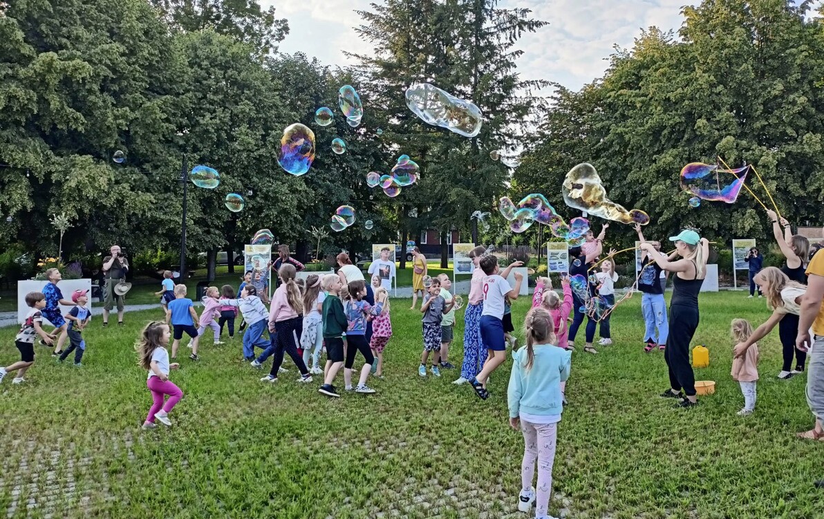 Zdjęcie do Sobotni wiecz&oacute;r na mielnickim rynku